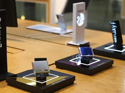 Hãng điện thoại màn hình gập nào thống trị năm 2021?