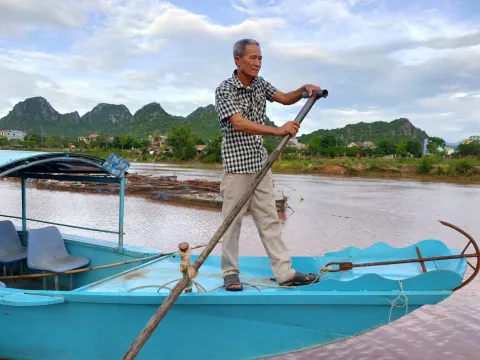 Phong Nha Kẻ Bàng (kỳ 2): Cú sốc của người lái thuyền, nỗi buồn làng Na