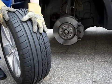 Nguyên nhân gây nổ lốp xe ôtô, cách xử lý và phòng tránh